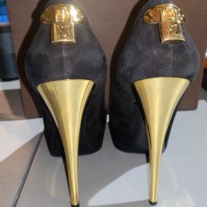 LOUIS VUITTON BLACK SUEDE PUMPS